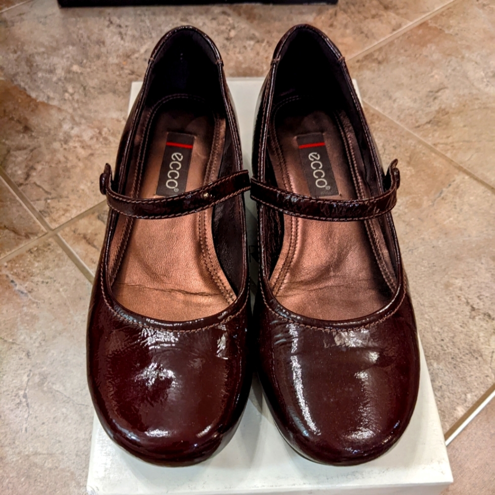 Ecco Women's Patent Mary Jane Flats in Deep Burgundy